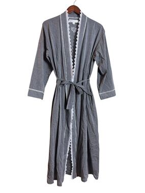 Eileen West Grey Chambray Eyelet Lace Trimmed Long Robe Belted Pockets Size S/M